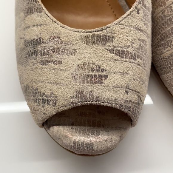 ‎BCBGeneration Peep Toe Wedges 10 - Picture 3 of 7